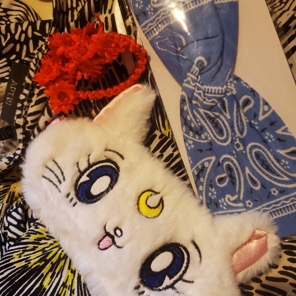 Popular cat night mask & hair accessories 3 pack!